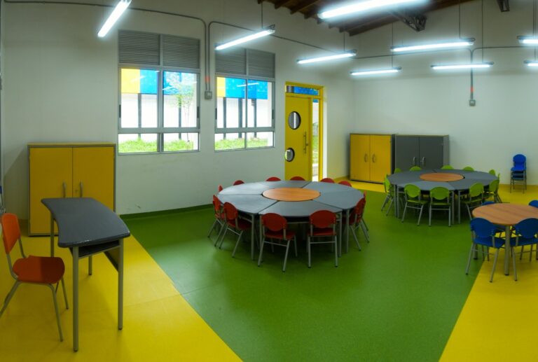 El alcalde Federico Gutiérrez entregó la renovada Sección Escuela Santísima Trinidad, en Guayabal