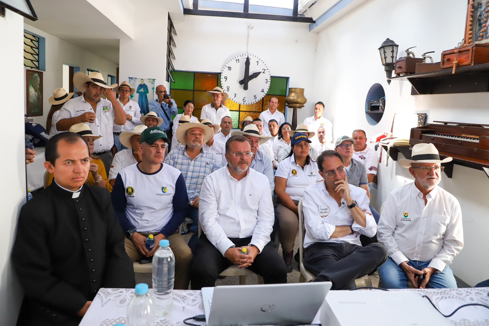 Visita del gobernador Andrés Julián al corregimiento de Arma, en Aguadas, Caldas, donde fue invitado por el vicepresidente José Manuel Restrepo para acompañar el proceso de reconstrucción de ese departamento.