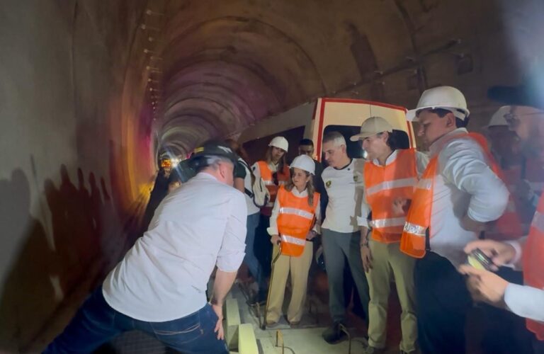 “Con el apoyo del Gobierno Nacional, en un año estará en operación la vía al Mar Gonzalo Mejía Trujillo y el Túnel del Toyo”, dijo el Gobernador Andrés Julián al visitar la obra