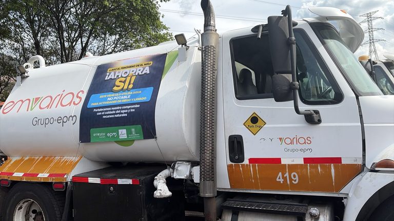 Estrategia de lavado de áreas públicas de Medellín con agua no potable para contrarrestar efectos asociados al fenómeno de El Niño.