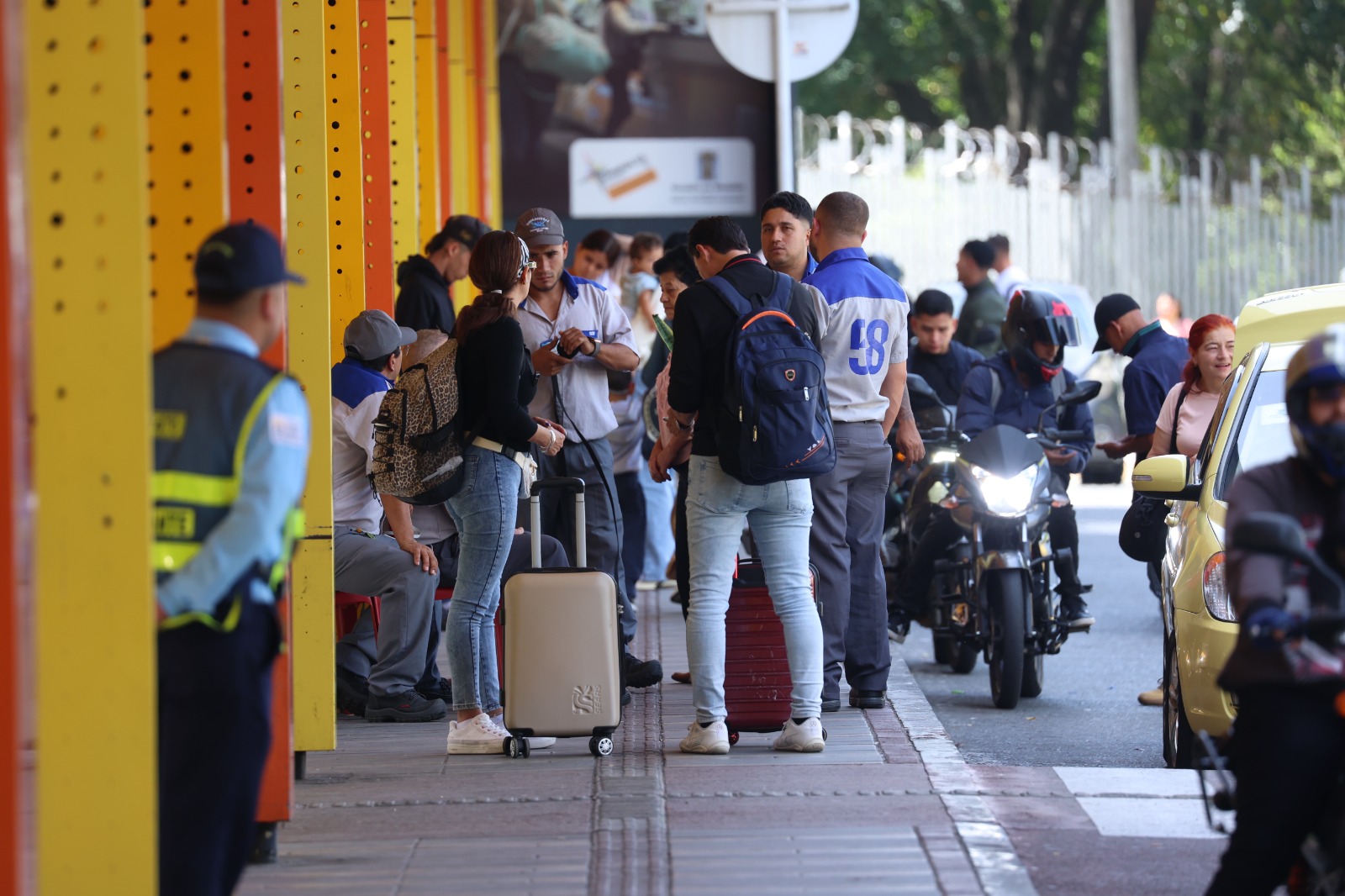 Terminales de Medellín espera recibir unos 715.000 viajeros durante el receso escolar y refuerzan controles