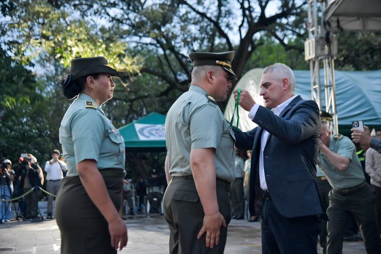 Gobernador Andrés Julián acompañó transmisión de mando de nuevos comandantes de la Policía Nacional en Antioquia