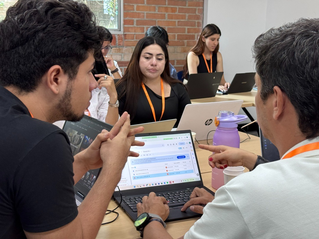Abren más de 3.800 nuevos cupos para aprender de Inteligencia Artificial y habilidades digitales en Medellín