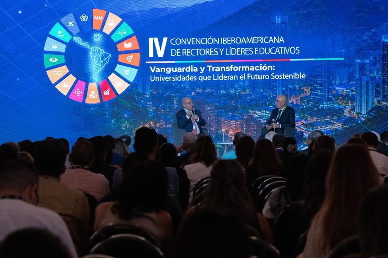 Solo un tercio de las universidades de América Latina y el Caribe tiene políticas sobre inteligencia artificial