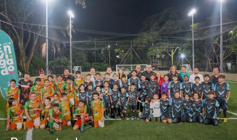 Envigado entregó nuevas canchas sintéticas para la comunidad de Milán