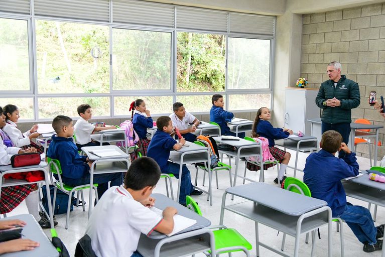 Caldas mejora sus espacios de aprendizaje y alimentación escolar con inversiones de la Gobernación de Antioquia