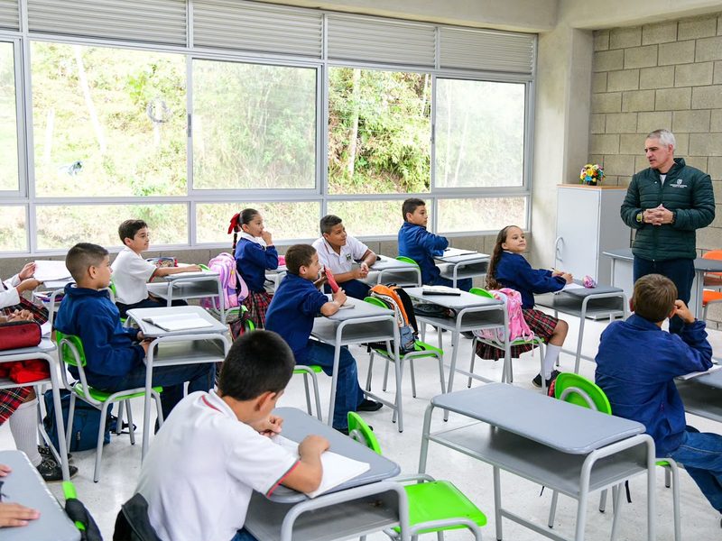 Caldas mejora sus espacios de aprendizaje y alimentación escolar con inversiones de la Gobernación de Antioquia