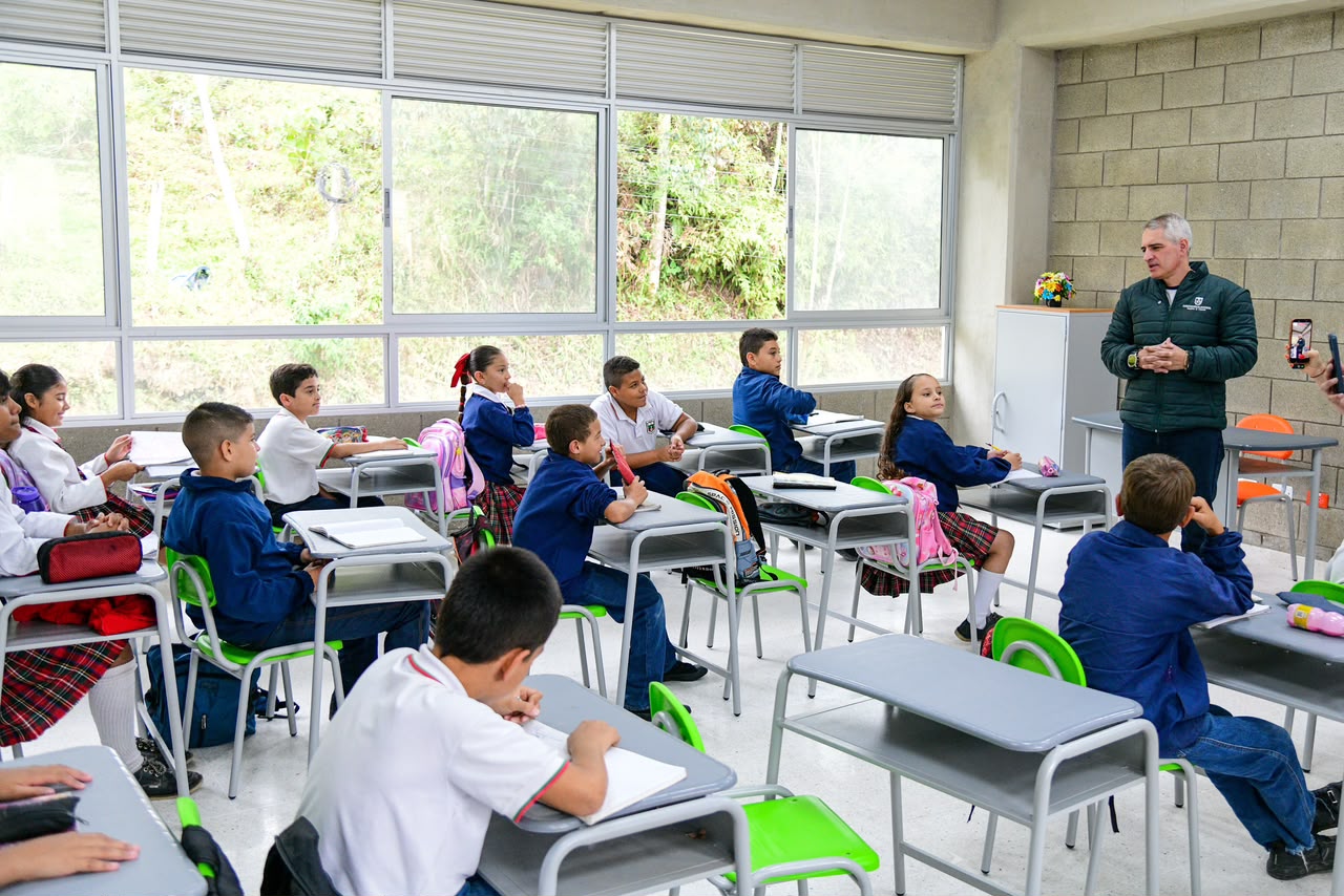Caldas mejora sus espacios de aprendizaje y alimentación escolar con inversiones de la Gobernación de Antioquia