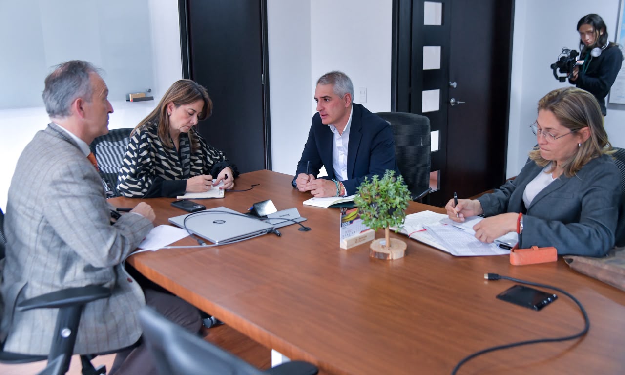 Antioquia presentó al Ministerio de Salud el documento para reorganizar la red pública hospitalaria del departamento.