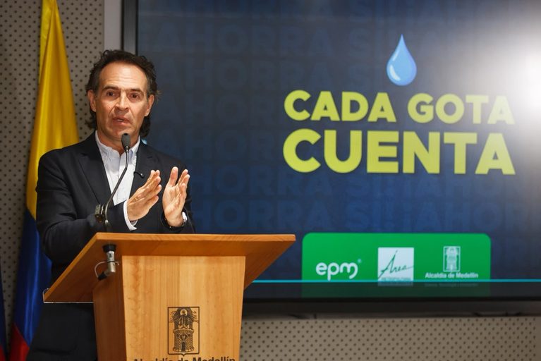 Federico Gutiérrez, alcalde de Medellín, anuncia la suspensión del racionamiento de agua en la parte alta de las zonas Nororiental y Centrooriental