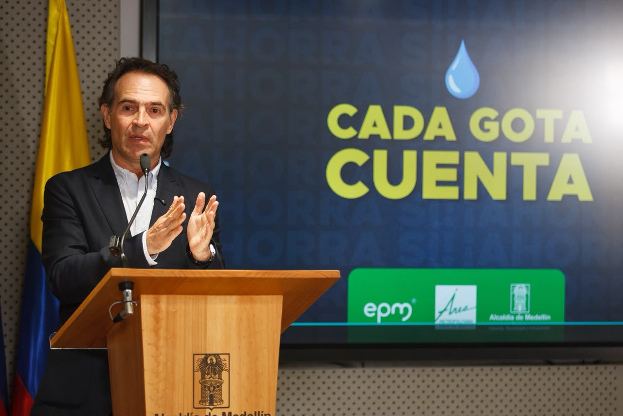 Federico Gutiérrez, alcalde de Medellín, anuncia la suspensión del racionamiento de agua en la parte alta de las zonas Nororiental y Centrooriental